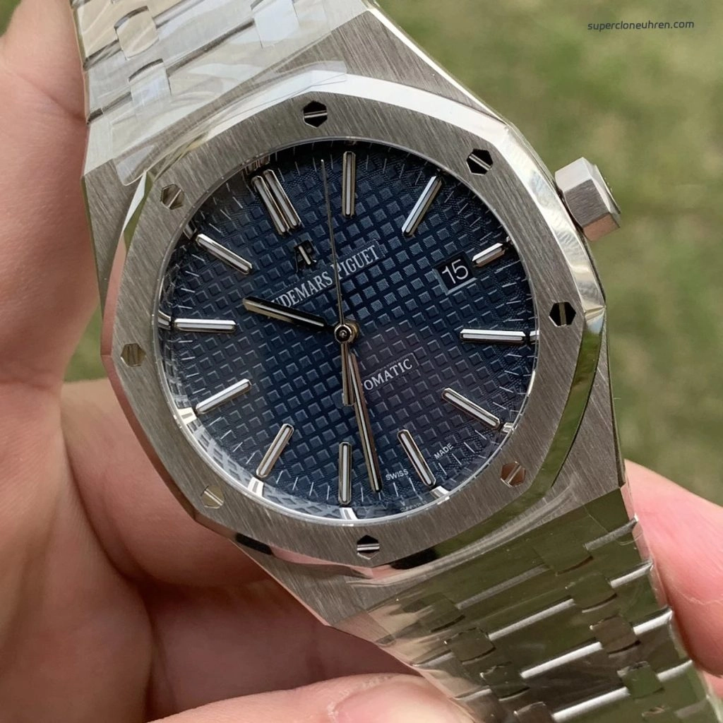1:1 Super Clone Uhr Audemars Piguet Royal Oak 15400ST.OO.1220ST.03 blaues Zifferblatt aus gebürstetem Edelstahl 41mm