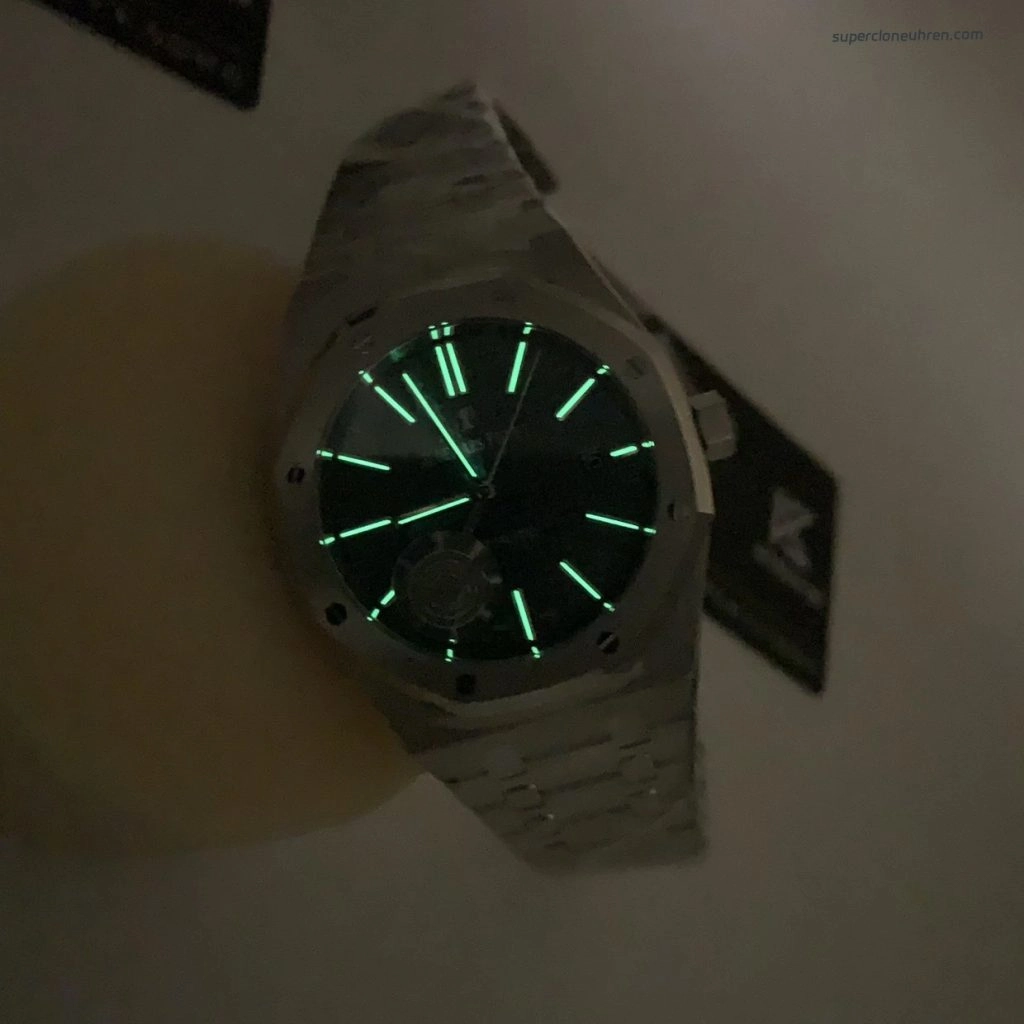 1:1 Super Clone Uhr Audemars Piguet Royal Oak 15400ST.OO.1220ST.03 blaues Zifferblatt aus gebürstetem Edelstahl 41mm