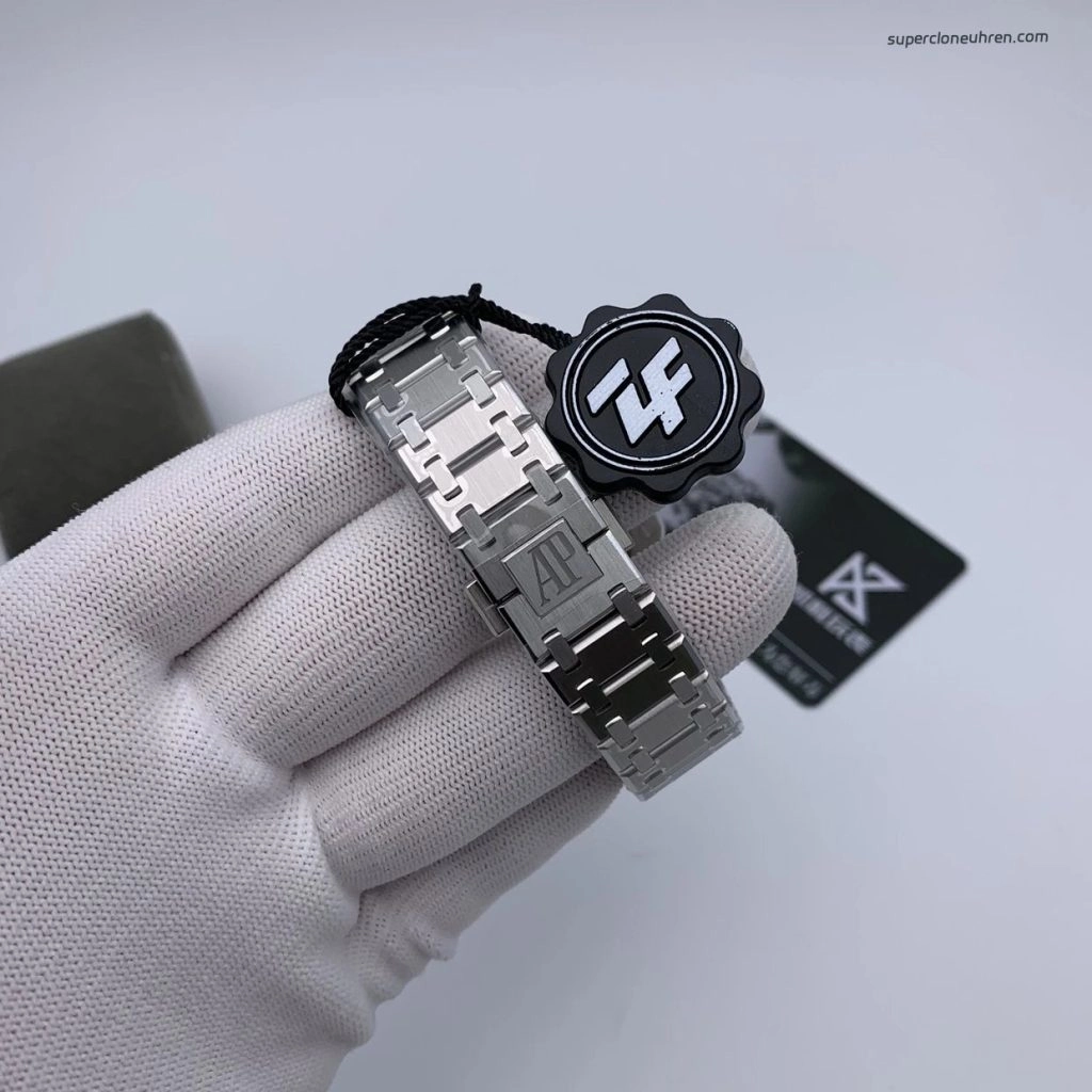 Premium Replica Uhr Audemars Piguet Royal Oak 15202ST.OO.1240ST.01 Ultraduenn Stahlband 39mm
