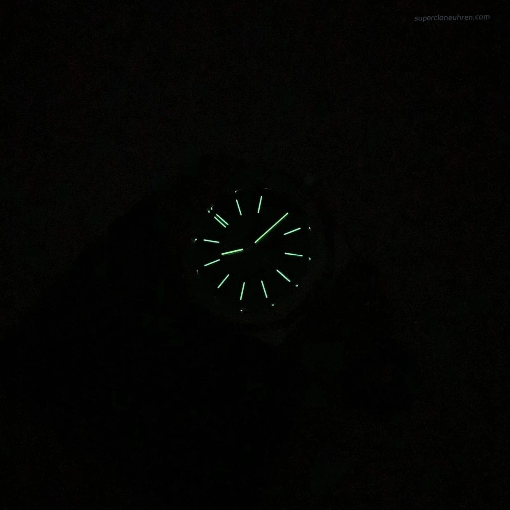Premium Replica Uhr Audemars Piguet Royal Oak 15202ST.OO.1240ST.01 Ultraduenn Stahlband 39mm