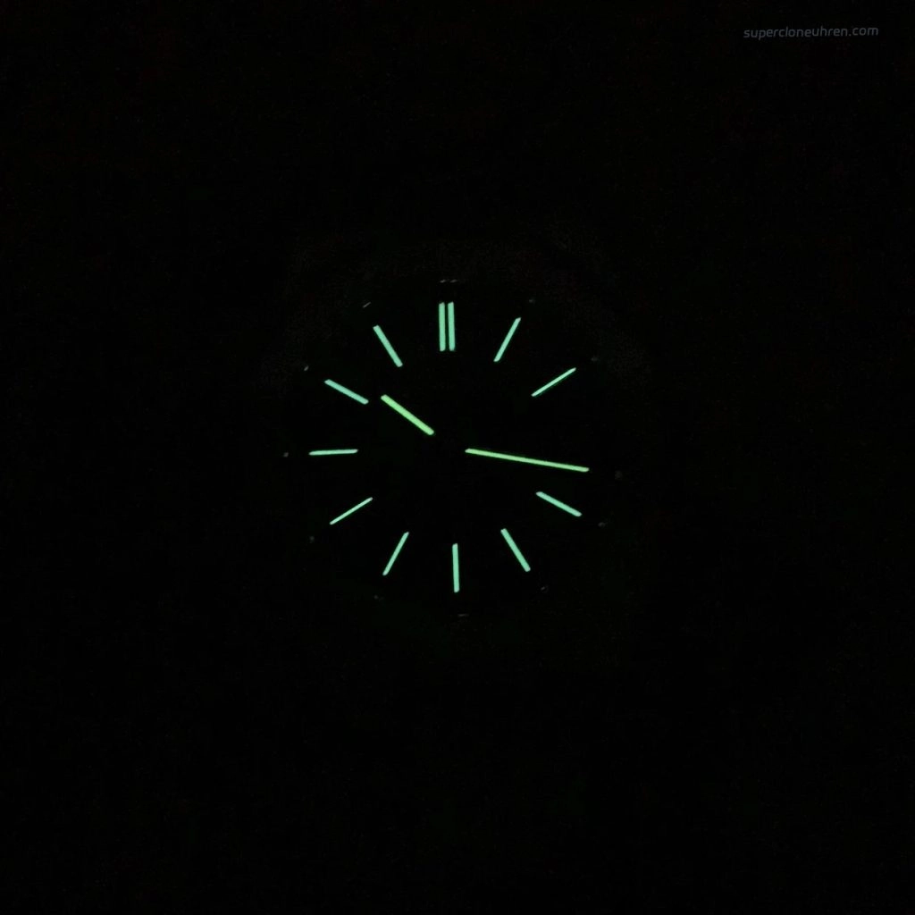 Premium Replica Uhr Audemars Piguet Royal Oak 15202ST.OO.1240ST.01 Ultraduenn Stahlband 39mm