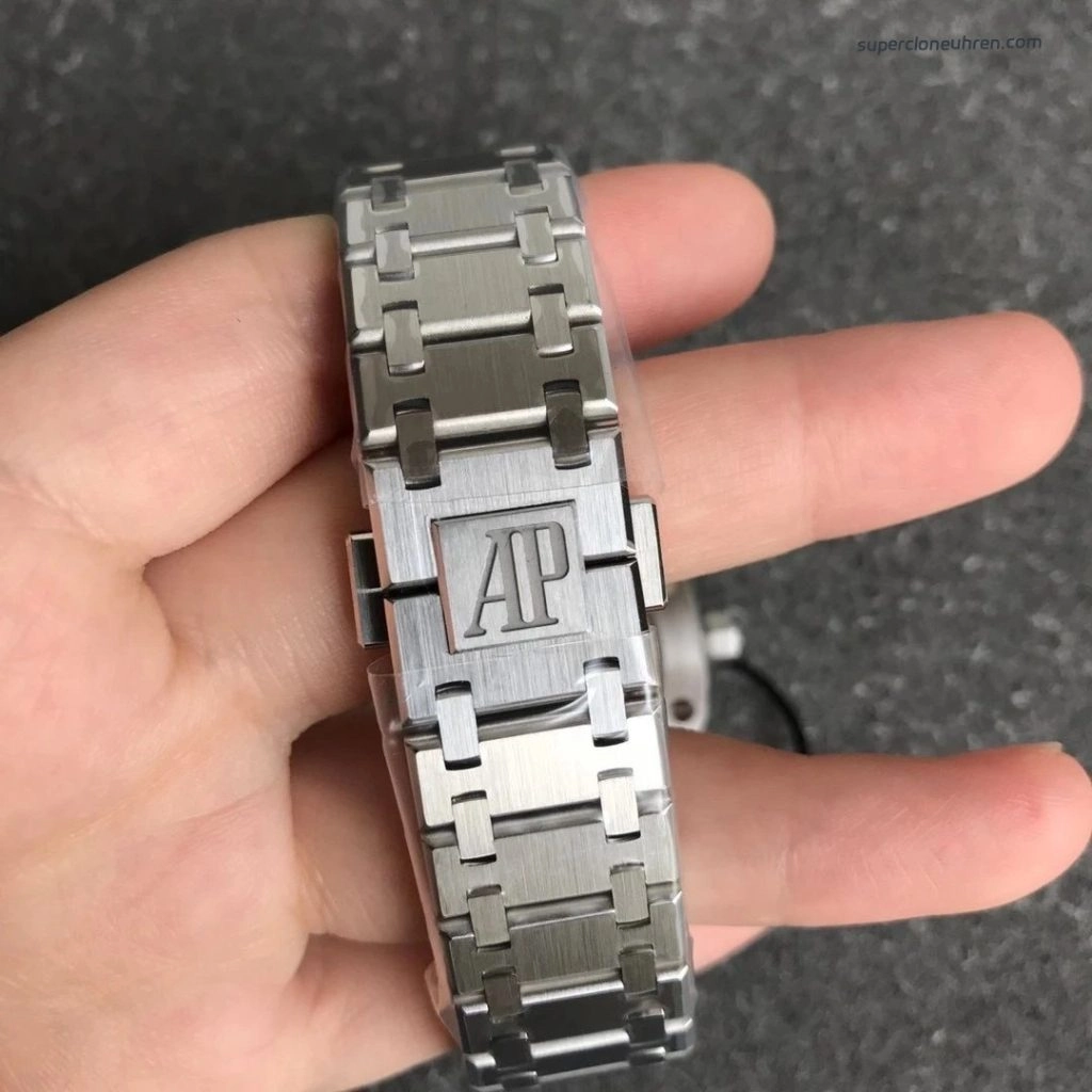 Premium Replica Uhr Audemars Piguet Royal Oak 15202ST.OO.1240ST.01 Ultraduenn Stahlband 39mm