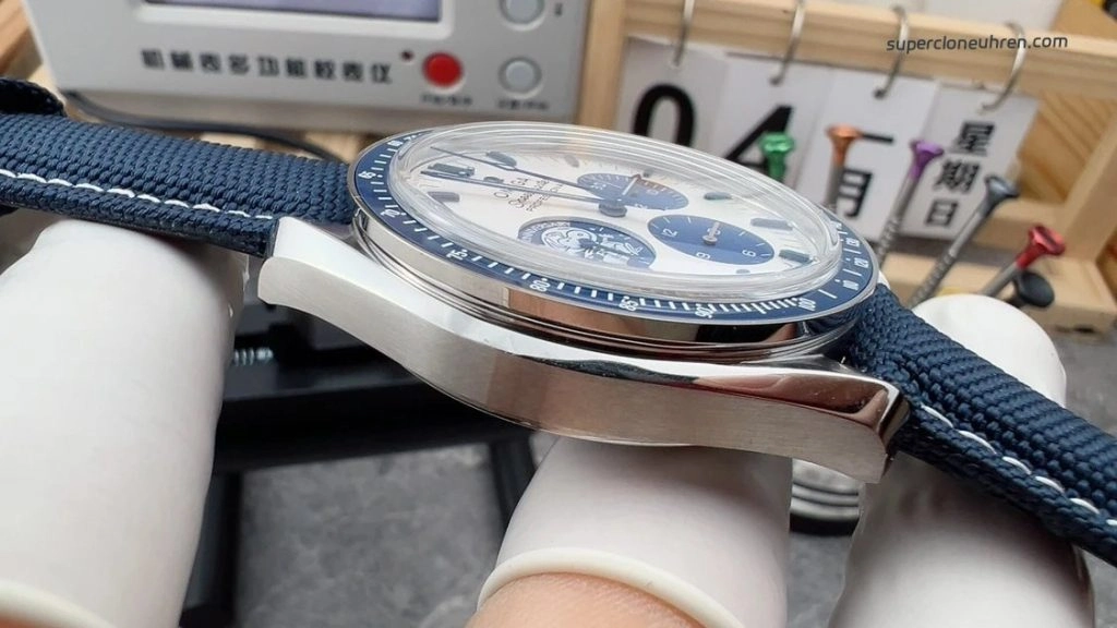 Premium Replica Uhr Omega Speedmaster 310.32.42.50.02.001 blau-weißes Zifferblatt 42mm