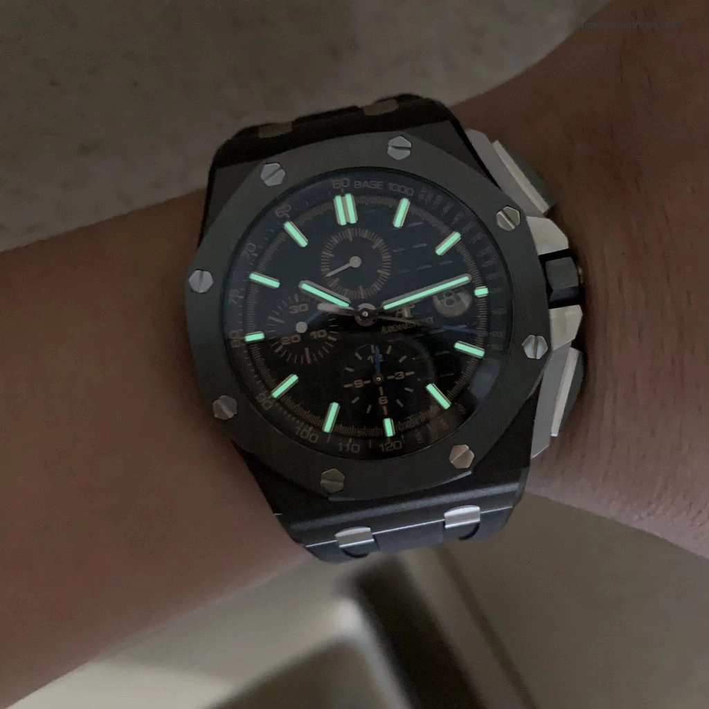 Premium Replica Uhr Audemars Piguet Royal Oak Offshore 26405CE.OO.A002CA.02 aus schwarzer Keramik 44 mm