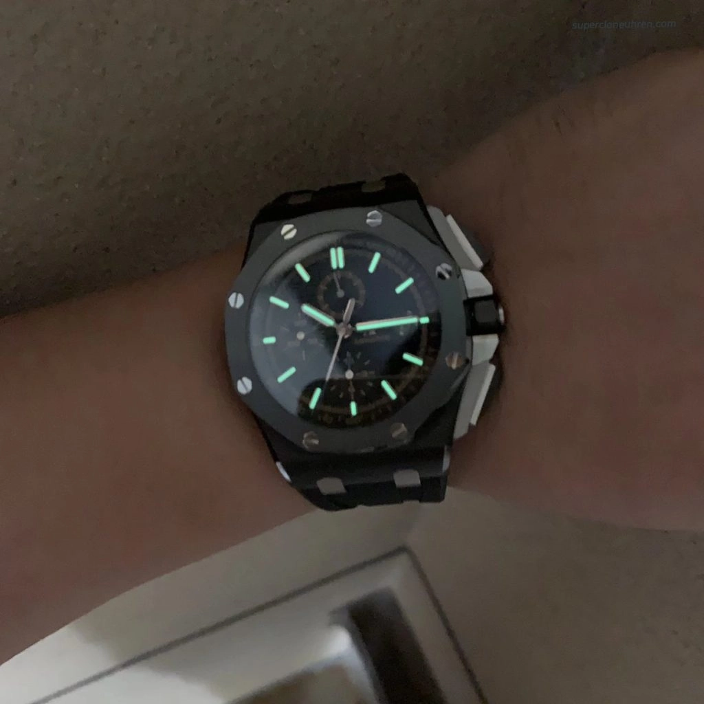 Premium Replica Uhr Audemars Piguet Royal Oak Offshore 26405CE.OO.A002CA.02 aus schwarzer Keramik 44 mm
