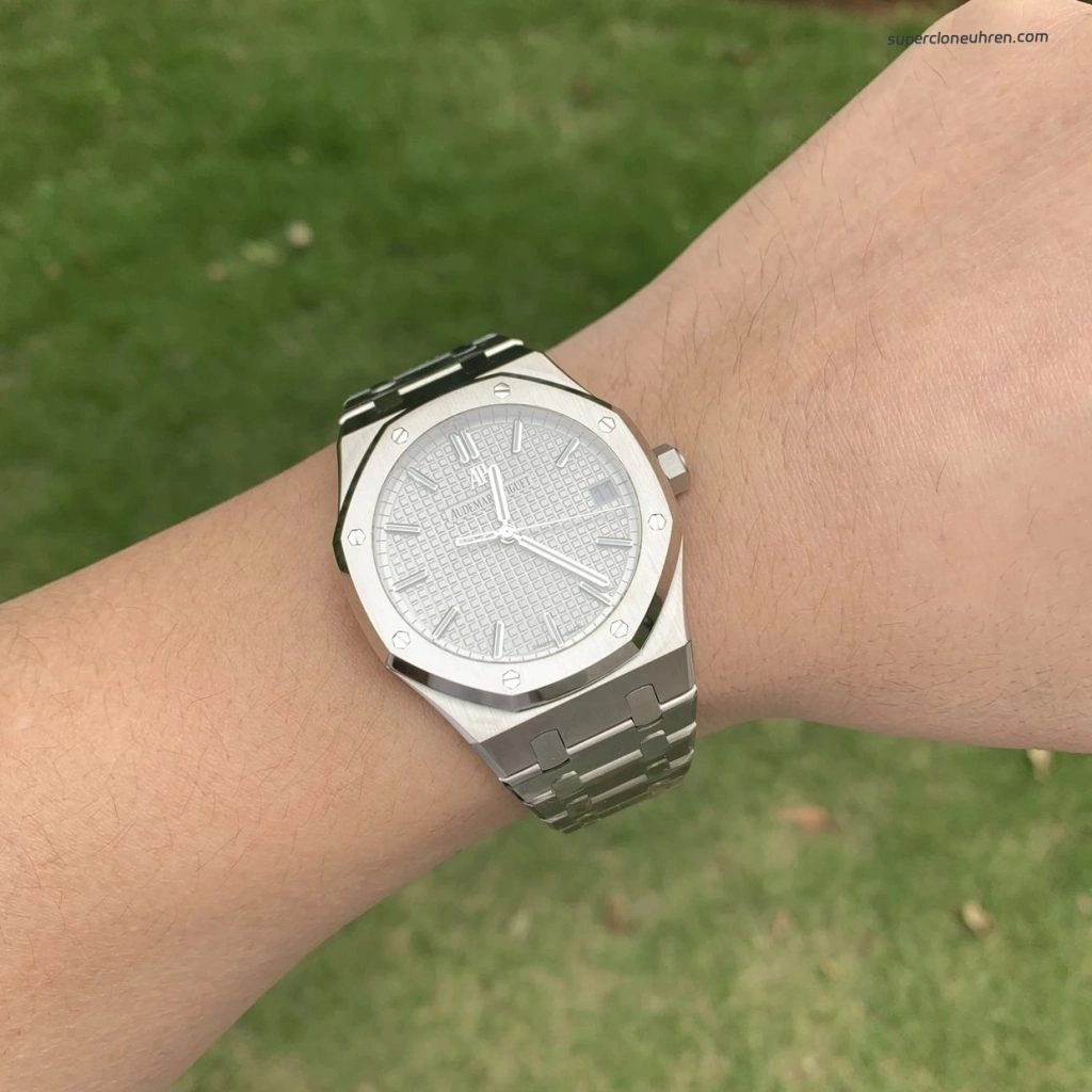 1:1 Super Clone Uhr Audemars Piguet Royal Oak 15500ST mit weißem Zifferblatt und Stahlband 41mm