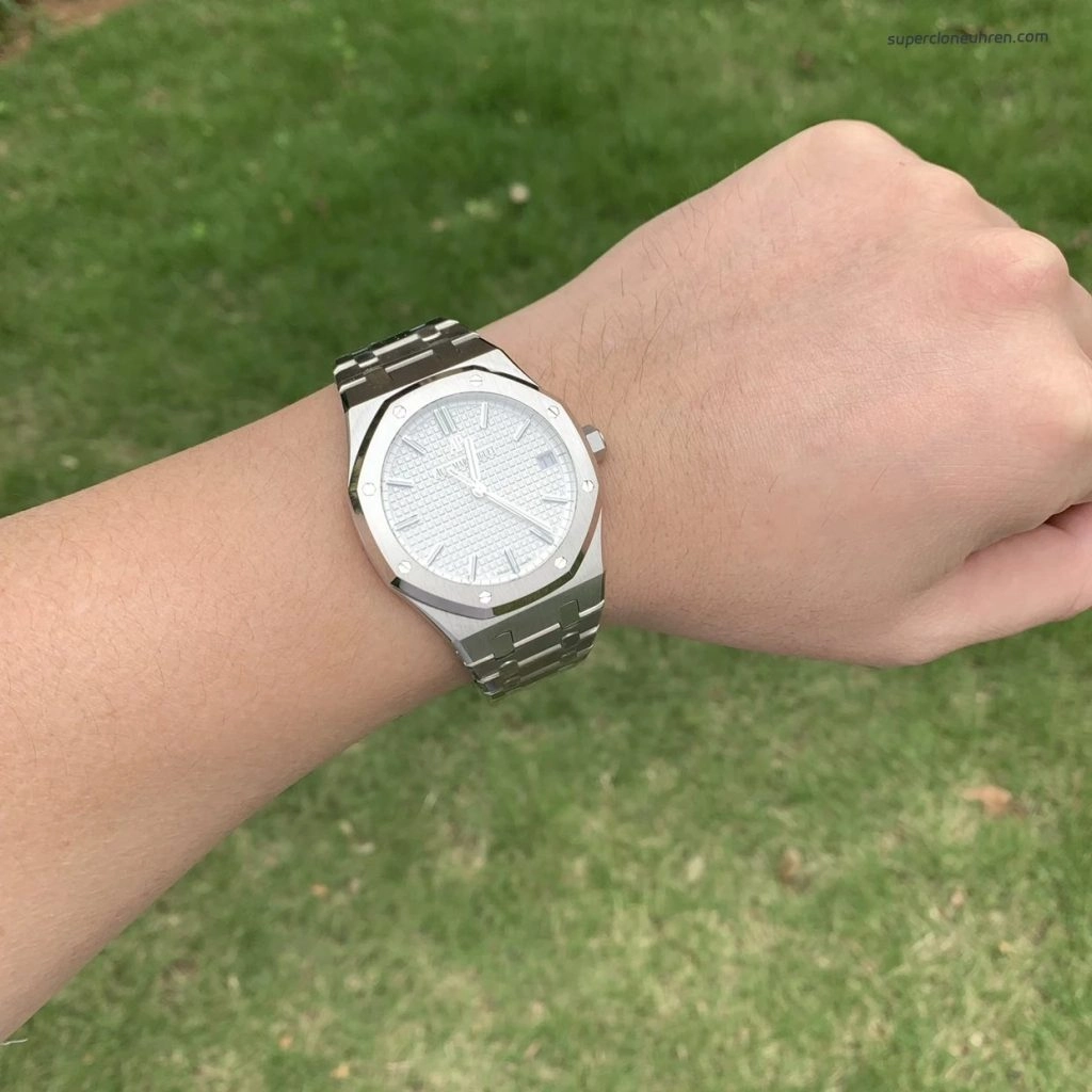 1:1 Super Clone Uhr Audemars Piguet Royal Oak 15500ST mit weißem Zifferblatt und Stahlband 41mm