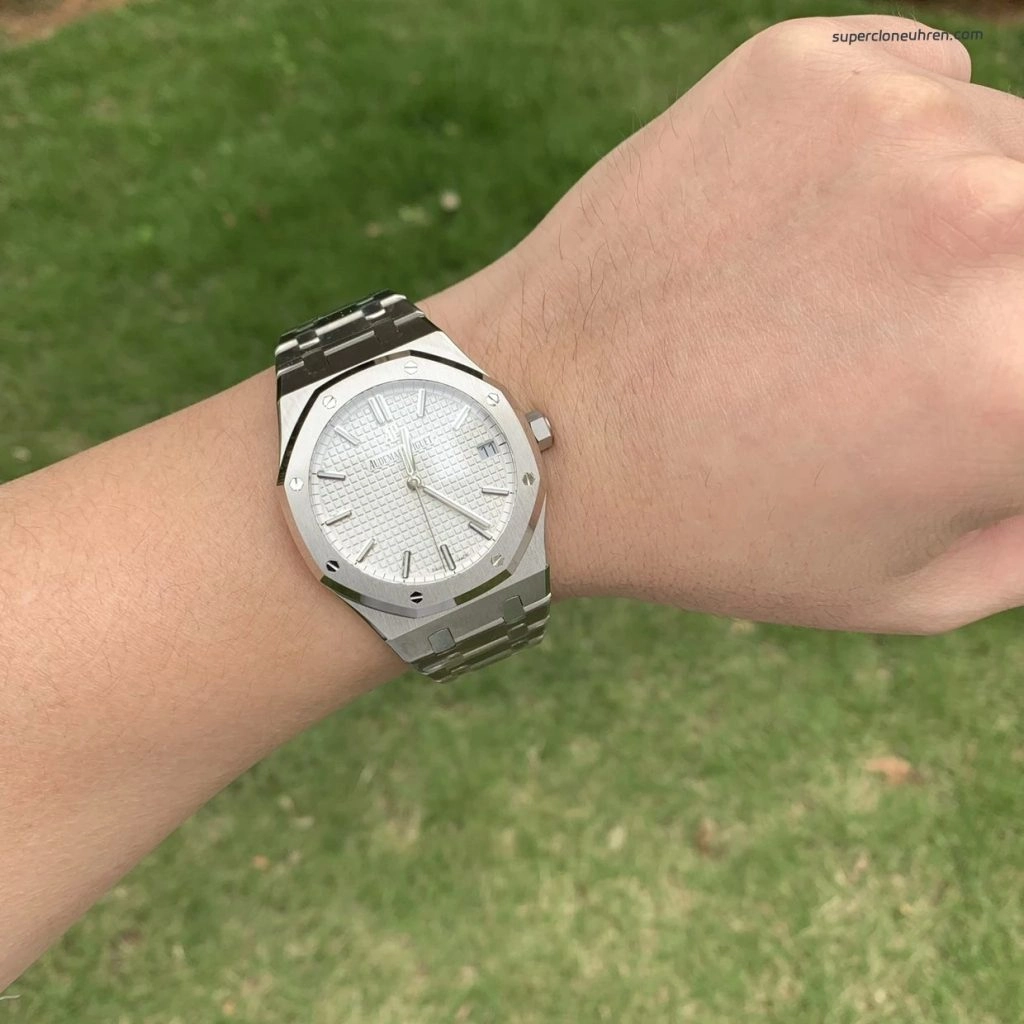1:1 Super Clone Uhr Audemars Piguet Royal Oak 15500ST mit weißem Zifferblatt und Stahlband 41mm