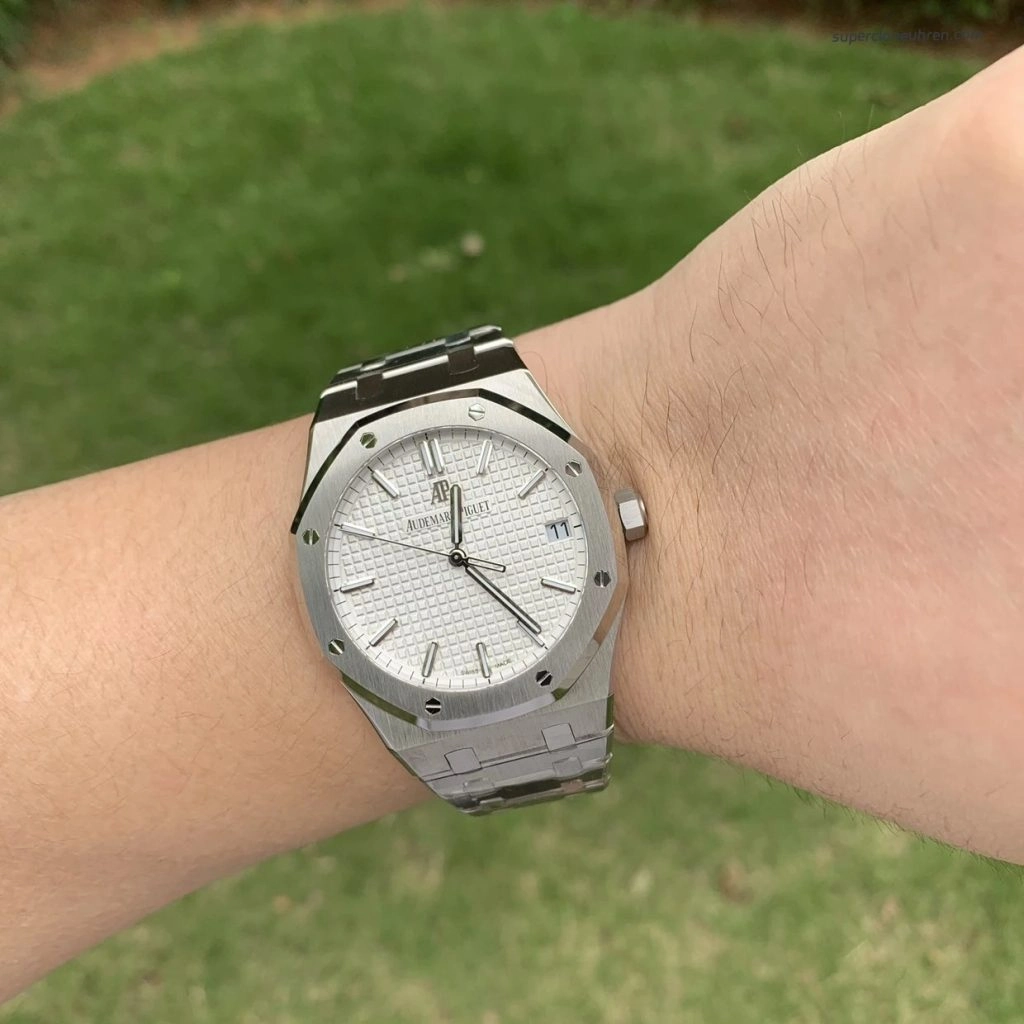 1:1 Super Clone Uhr Audemars Piguet Royal Oak 15500ST mit weißem Zifferblatt und Stahlband 41mm