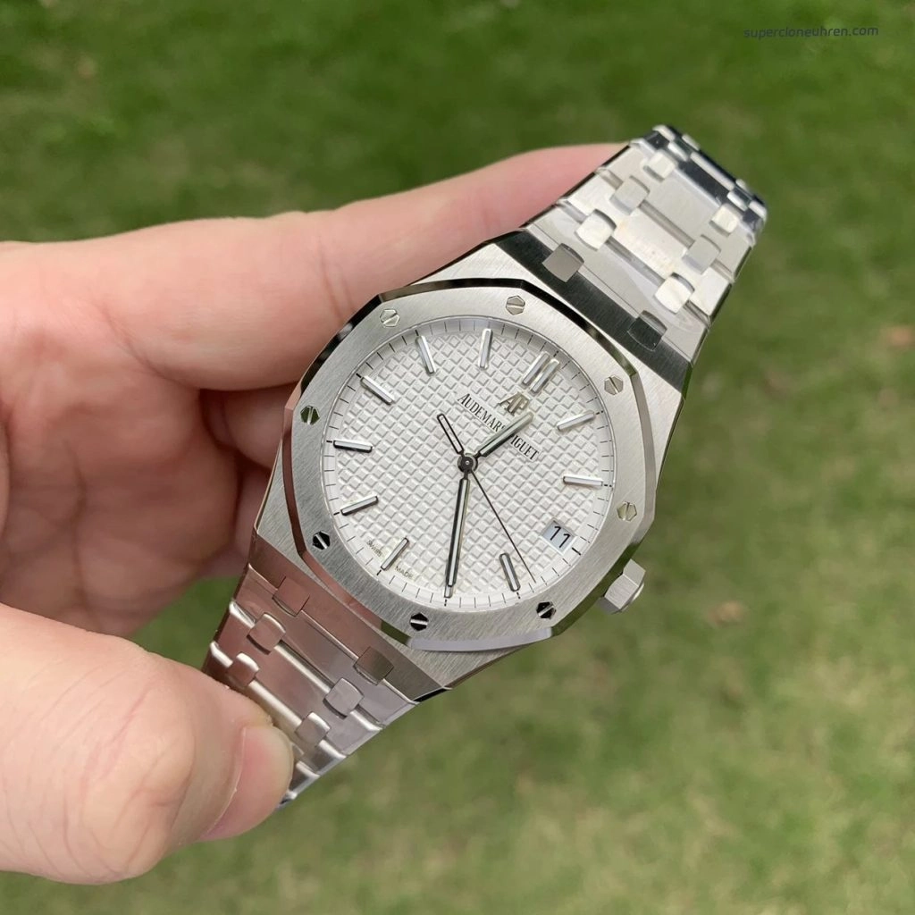 1:1 Super Clone Uhr Audemars Piguet Royal Oak 15500ST mit weißem Zifferblatt und Stahlband 41mm