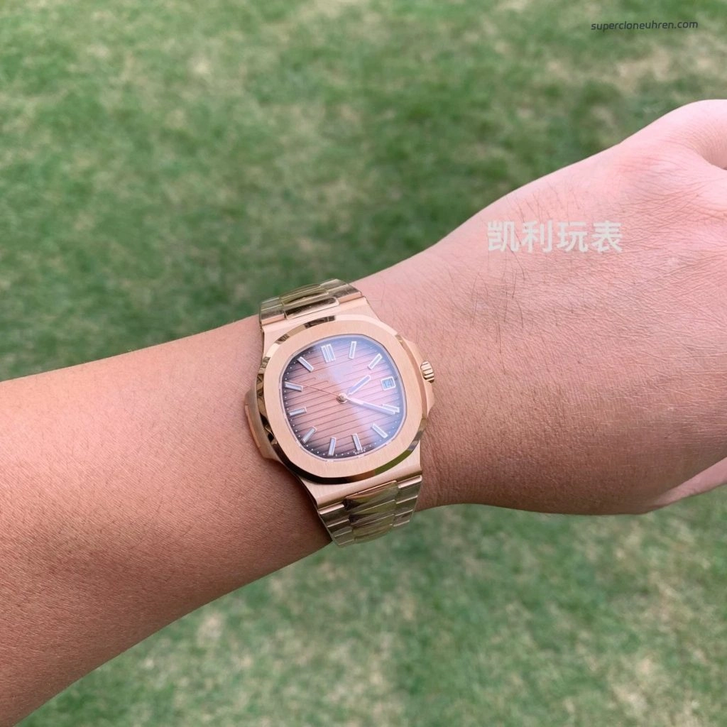Premium Replica Uhr Patek Philippe Nautilus 5711/1R-001 aus Roségold 40 mm
