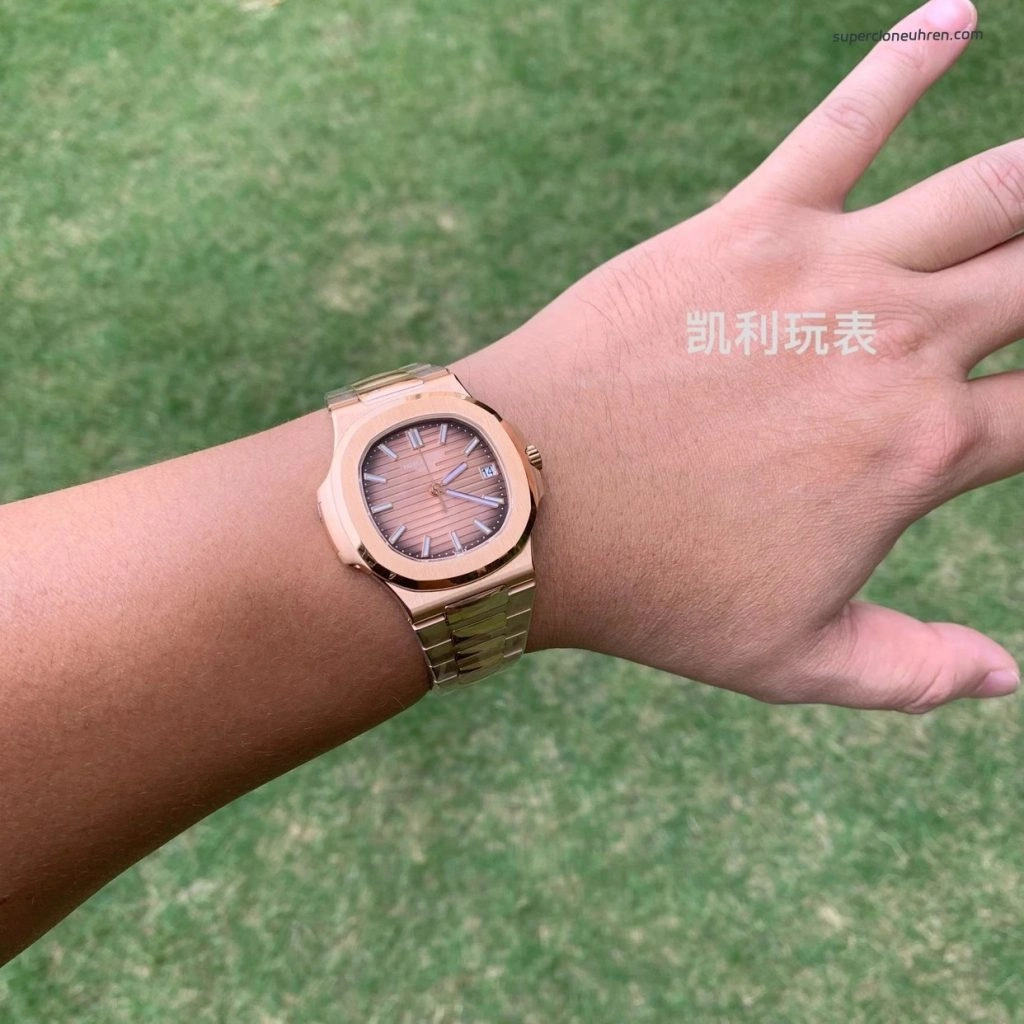 Premium Replica Uhr Patek Philippe Nautilus 5711/1R-001 aus Roségold 40 mm