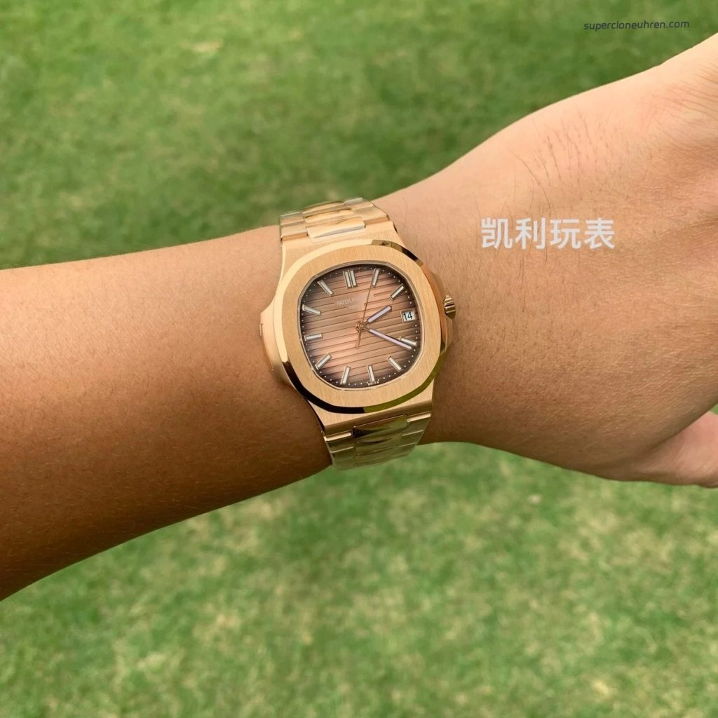 Premium Replica Uhr Patek Philippe Nautilus 5711/1R-001 aus Roségold 40 mm