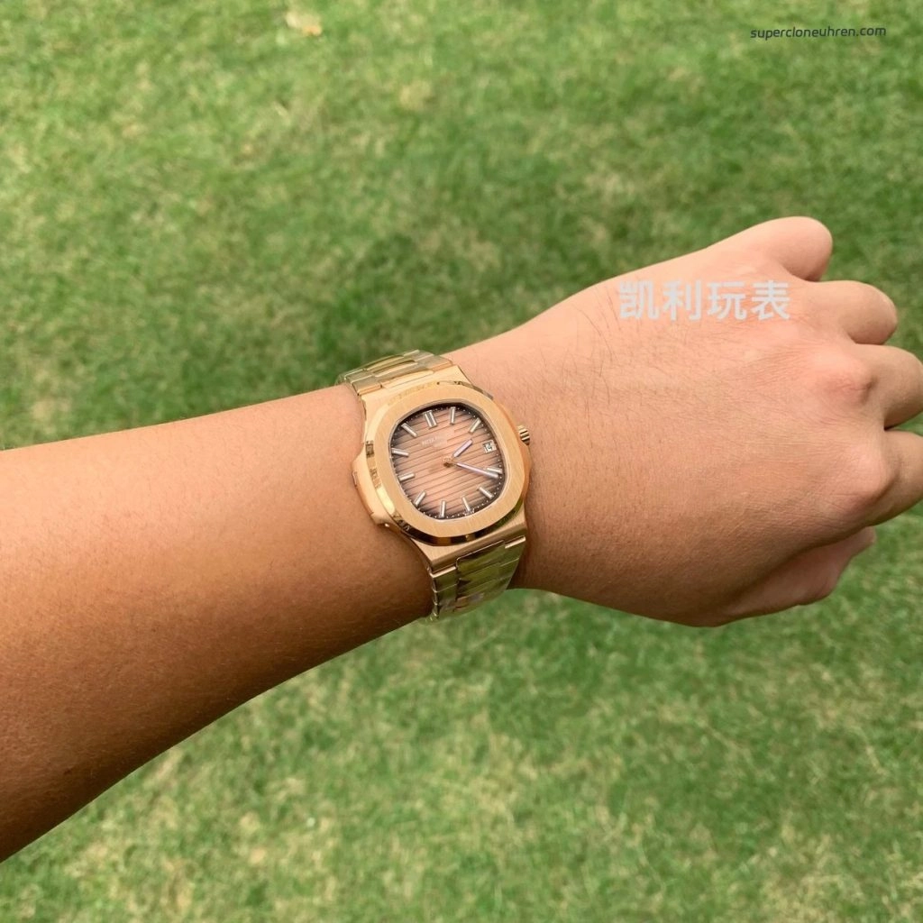 Premium Replica Uhr Patek Philippe Nautilus 5711/1R-001 aus Roségold 40 mm