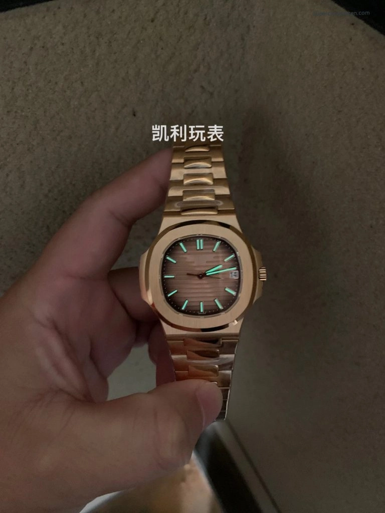 Premium Replica Uhr Patek Philippe Nautilus 5711/1R-001 aus Roségold 40 mm