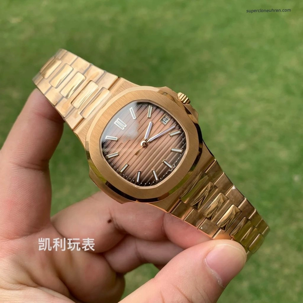 Premium Replica Uhr Patek Philippe Nautilus 5711/1R-001 aus Roségold 40 mm