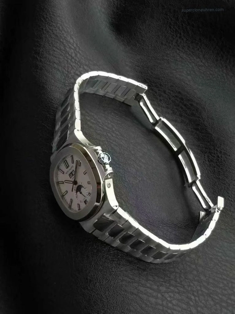 1:1 Super Clone Uhr Patek Philippe Nautilus 5726/1A-010 aus Edelstahl 40,5mm