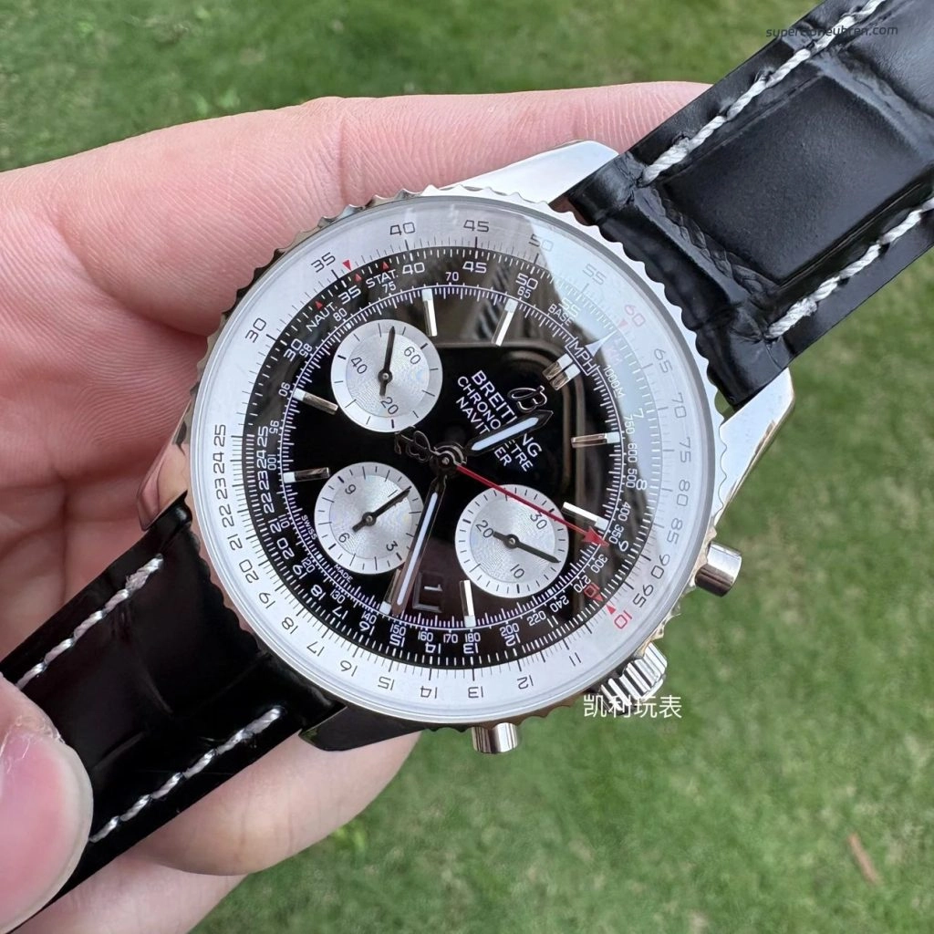 Premium Replica Uhr Breitling Navitimer B01 AB0121211B1X1 schwarzes Zifferblatt mit Lederband 43mm