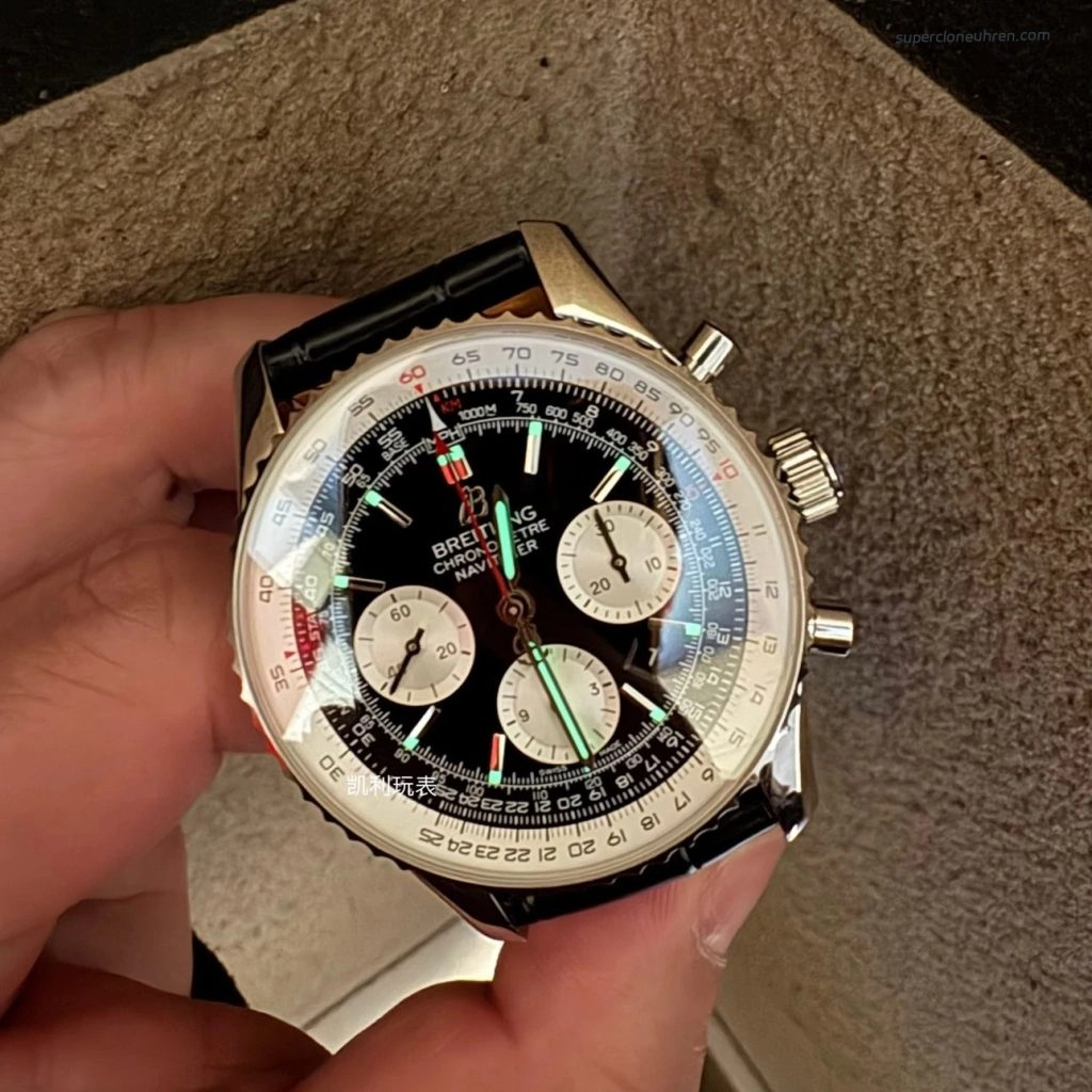 Premium Replica Uhr Breitling Navitimer B01 AB0121211B1X1 schwarzes Zifferblatt mit Lederband 43mm