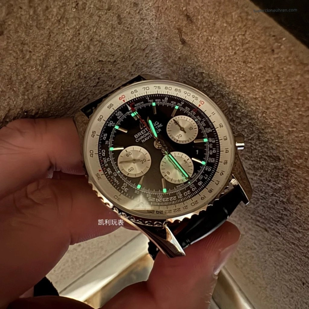 Premium Replica Uhr Breitling Navitimer B01 AB0121211B1X1 schwarzes Zifferblatt mit Lederband 43mm