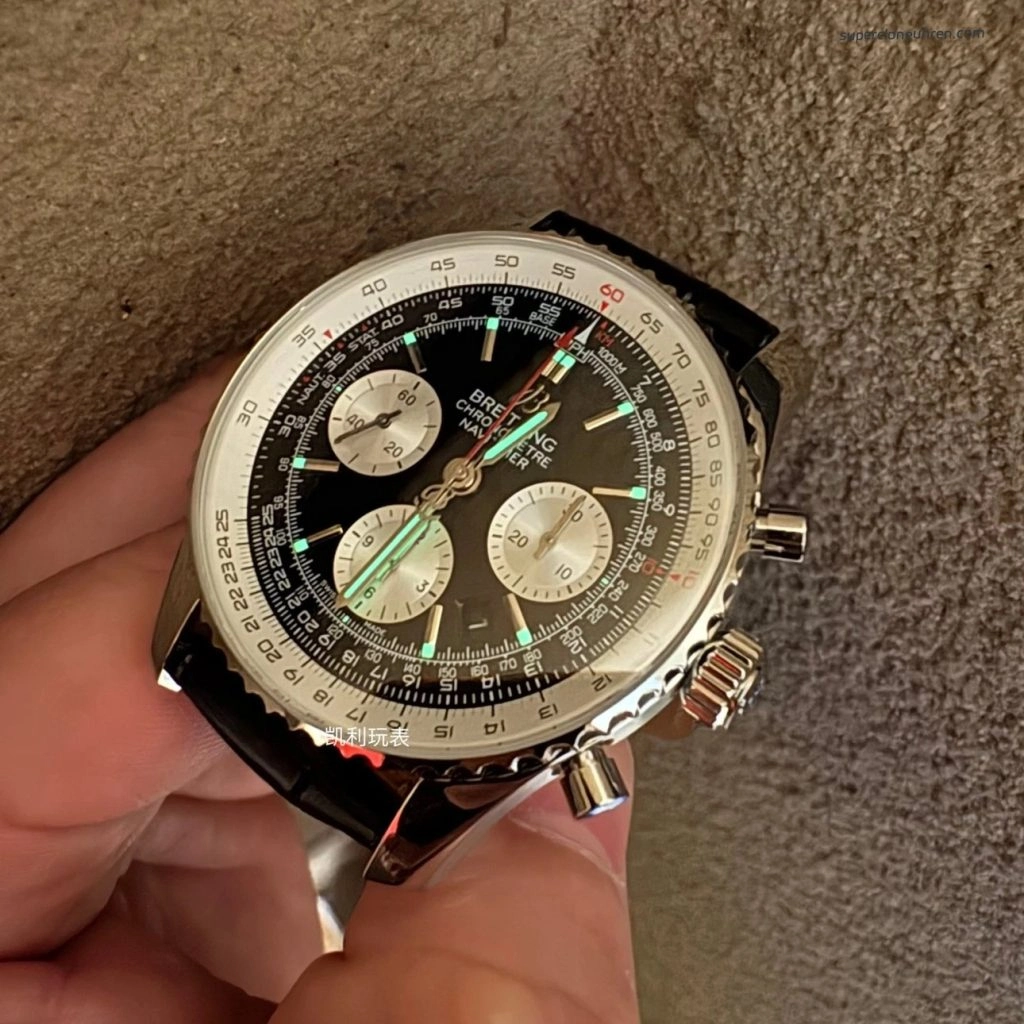 Premium Replica Uhr Breitling Navitimer B01 AB0121211B1X1 schwarzes Zifferblatt mit Lederband 43mm