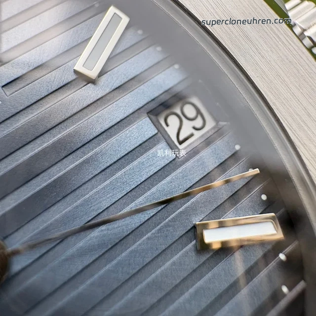 1:1 Super Clone Uhr Patek Philippe Nautilus 5711/1A-010 aus gebürstetem Edelstahl 40mm