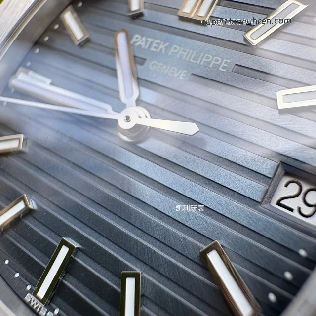 1:1 Super Clone Uhr Patek Philippe Nautilus 5711/1A-010 aus gebürstetem Edelstahl 40mm