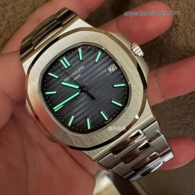 1:1 Super Clone Uhr Patek Philippe Nautilus 5711/1A-010 aus gebürstetem Edelstahl 40mm