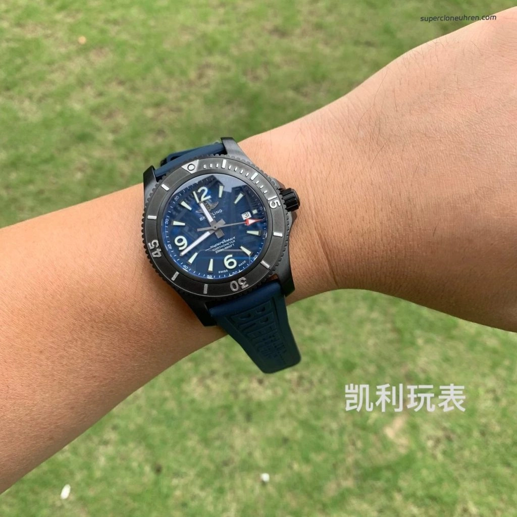 Premium Replica Uhr Breitling Superocean M17368D71C1S2 PVD-Schwarz mit Kautschukband 46mm