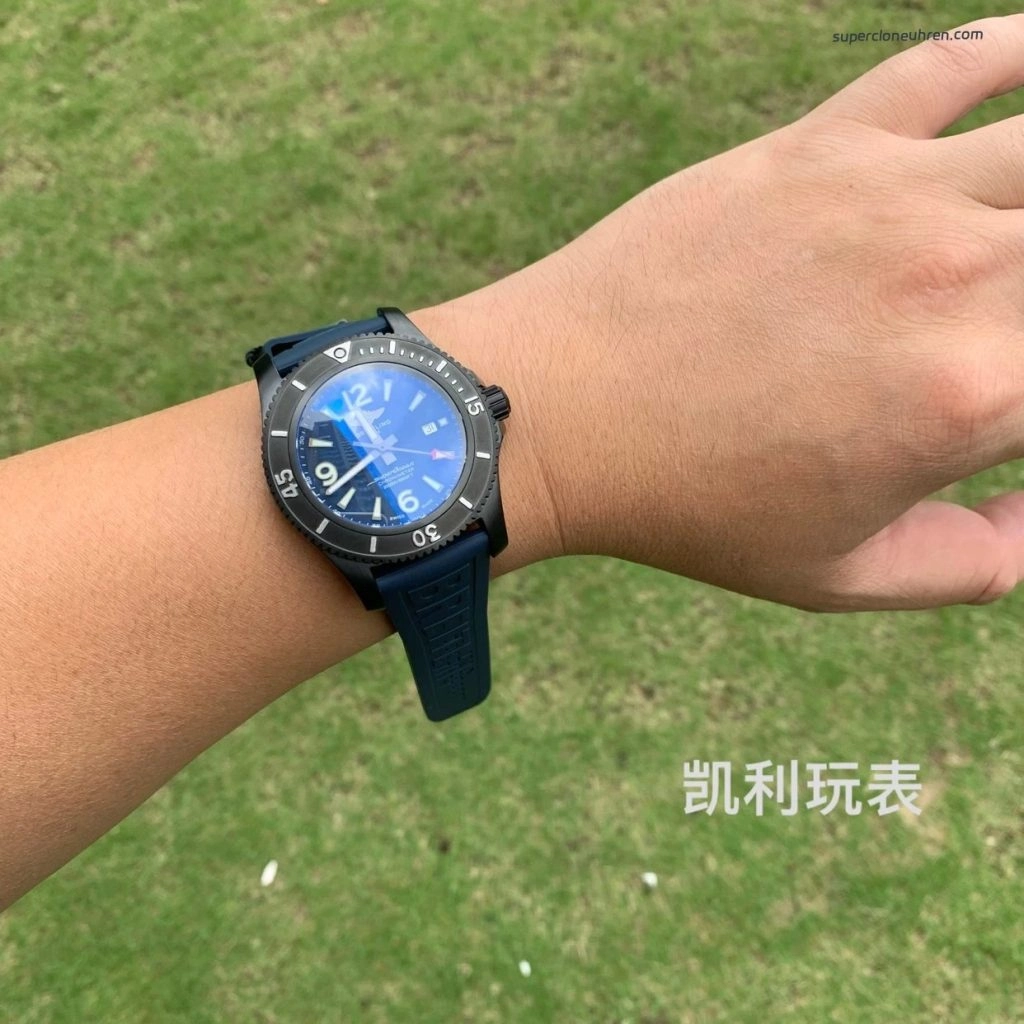 Premium Replica Uhr Breitling Superocean M17368D71C1S2 PVD-Schwarz mit Kautschukband 46mm