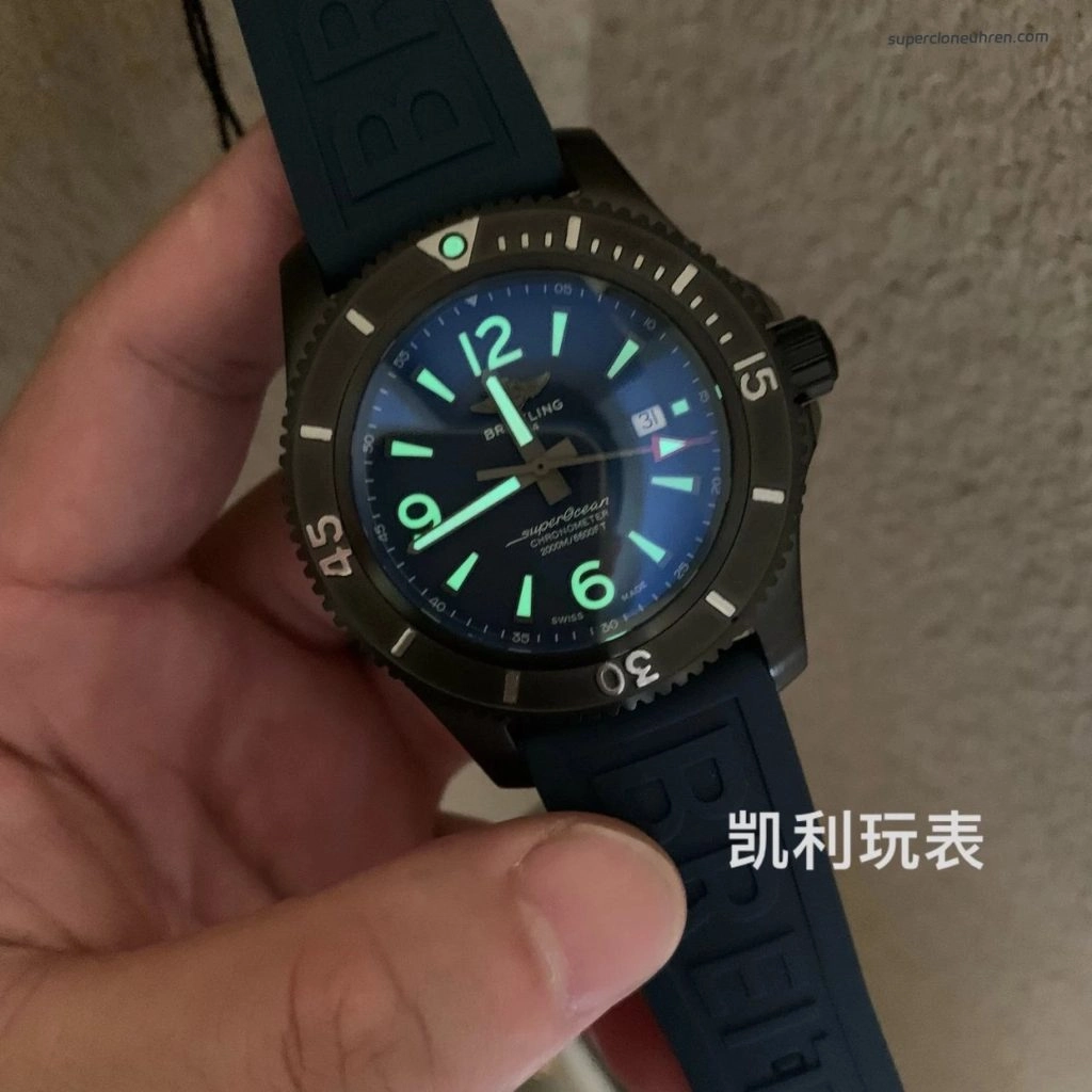 Premium Replica Uhr Breitling Superocean M17368D71C1S2 PVD-Schwarz mit Kautschukband 46mm