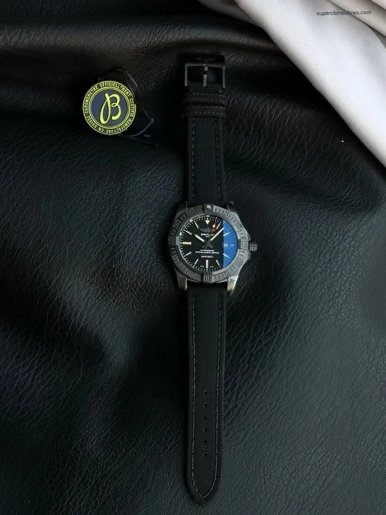 Premium Replica Uhr Breitling Avenger V17310101B1W1 Schwarz mit Textil-Kautschukband 44 mm