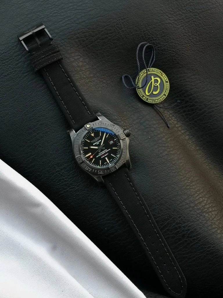 Premium Replica Uhr Breitling Avenger V17310101B1W1 Schwarz mit Textil-Kautschukband 44 mm