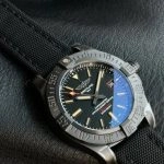 Premium Replica Uhr Breitling Avenger V17310101B1W1 Schwarz mit Textil-Kautschukband 44 mm