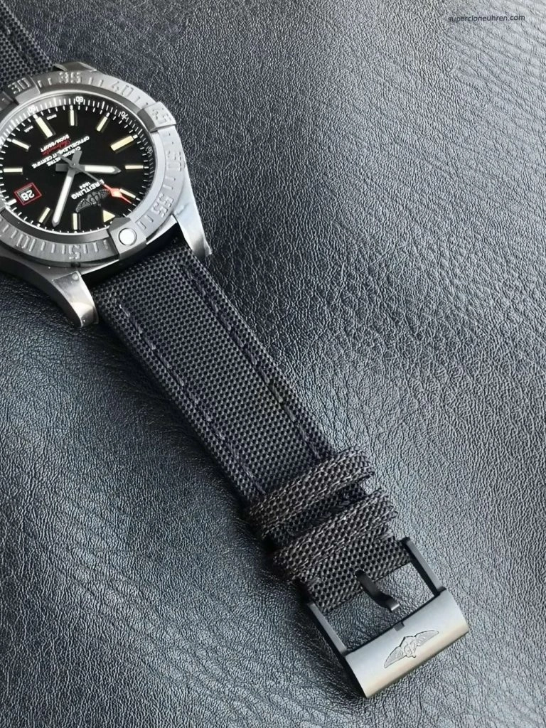 Premium Replica Uhr Breitling Avenger V17310101B1W1 Schwarz mit Textil-Kautschukband 44 mm