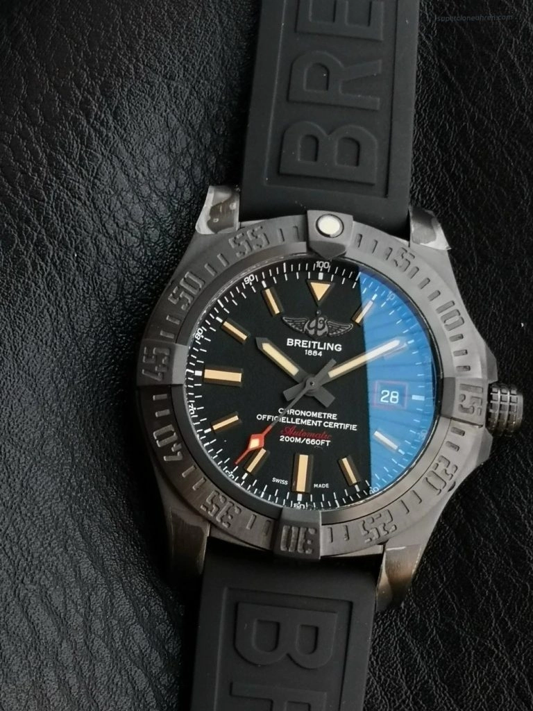 Premium Replica Uhr Breitling Avenger V17310101B1W1 Schwarz mit Textil-Kautschukband 44 mm