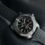 Premium Replica Uhr Breitling Avenger V17310101B1W1 Schwarz mit Textil-Kautschukband 44 mm