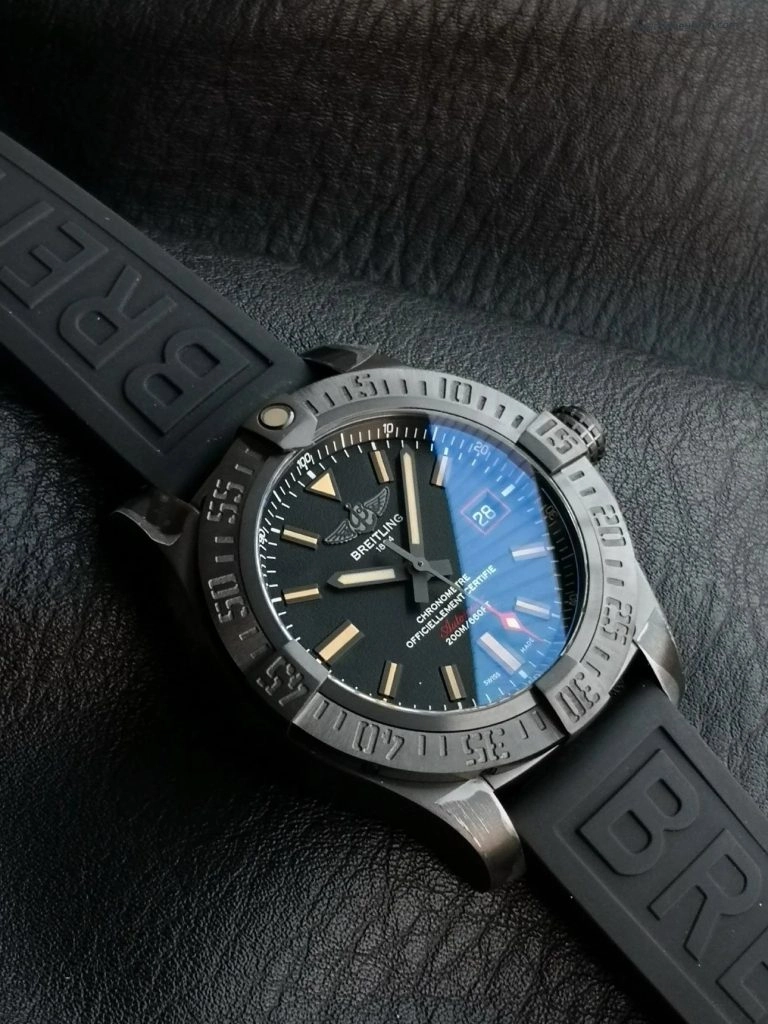 Premium Replica Uhr Breitling Avenger V17310101B1W1 Schwarz mit Textil-Kautschukband 44 mm