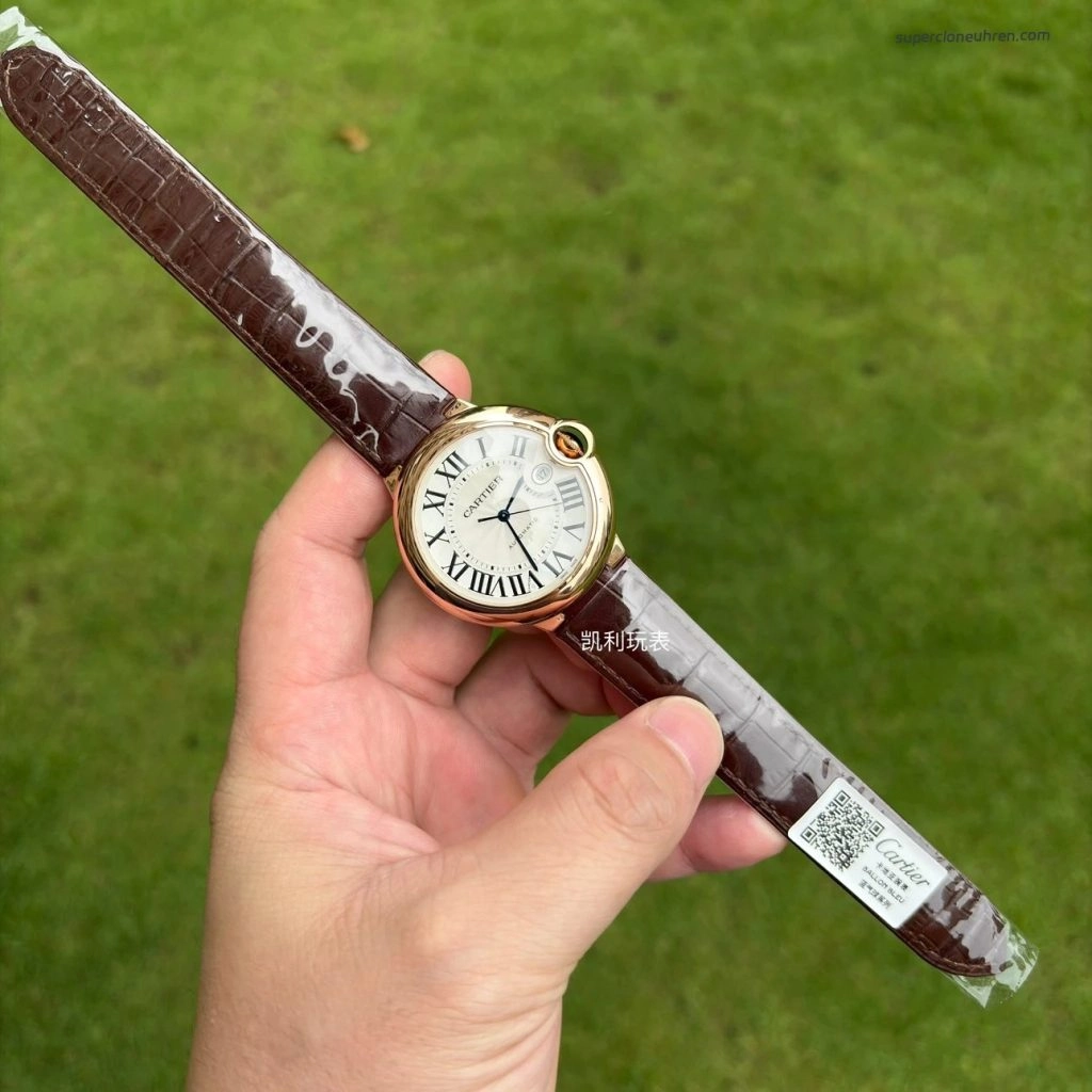 Premium Replica Uhr Cartier Ballon Bleu WGBB0017 Roségold mit blauen Zeigern 42mm
