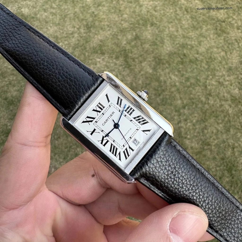 Super Clone Cartier Tank Solo WSTA0029 silbernes Gehäuse mit schwarzem Lederband 27×34 mm