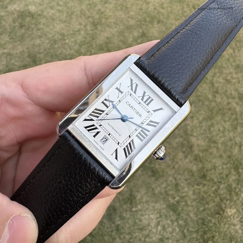 Super Clone Cartier Tank Solo WSTA0029 silbernes Gehäuse mit schwarzem Lederband 27×34 mm