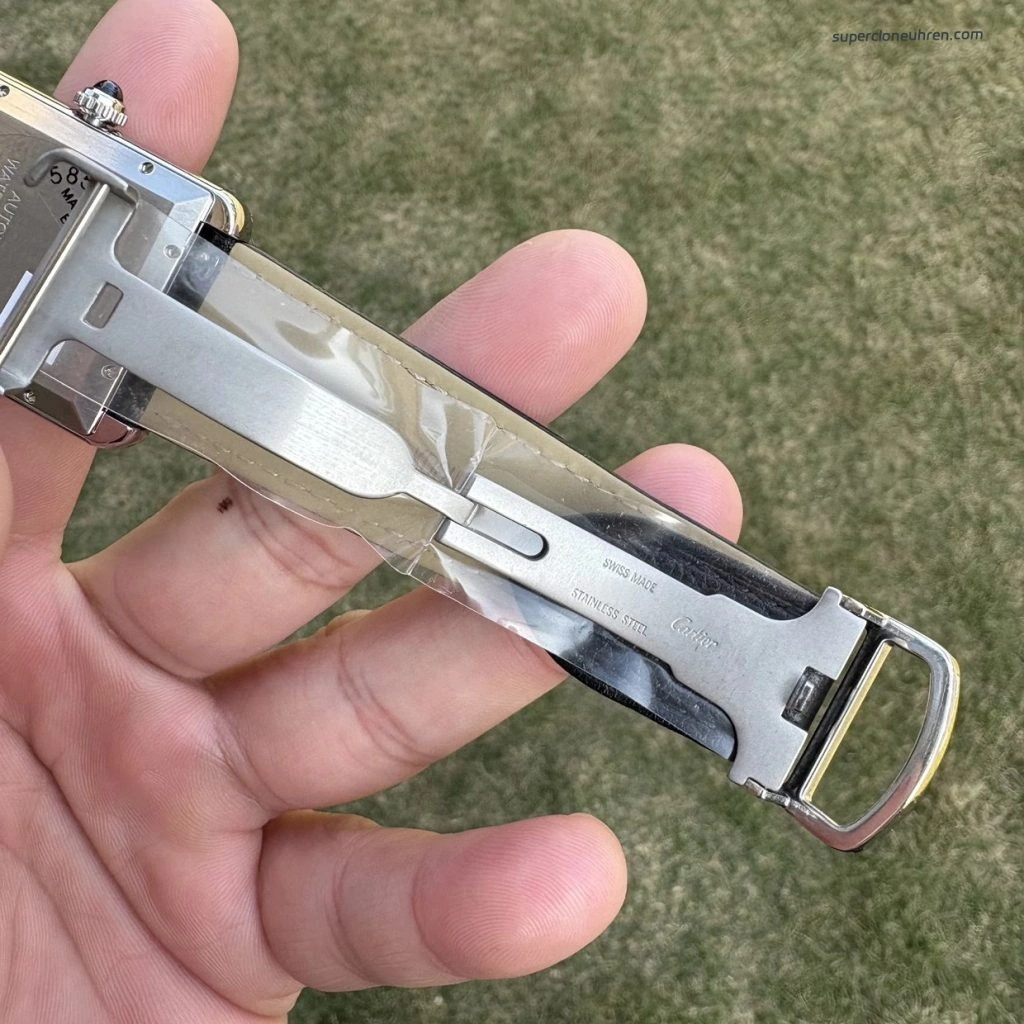 Super Clone Cartier Tank Solo WSTA0029 silbernes Gehäuse mit schwarzem Lederband 27×34 mm