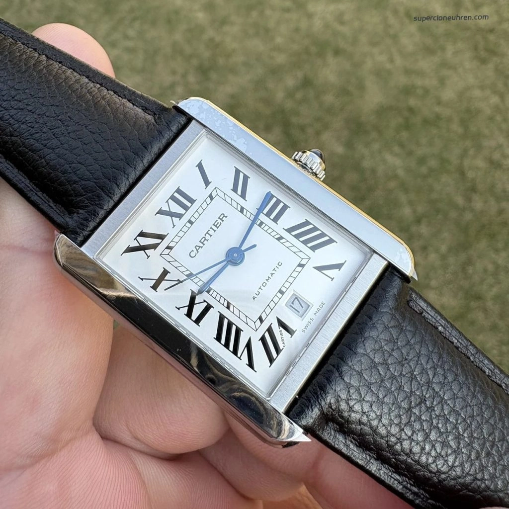 Super Clone Cartier Tank Solo WSTA0029 silbernes Gehäuse mit schwarzem Lederband 27×34 mm