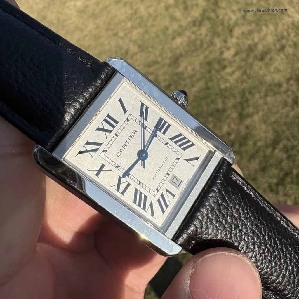 Super Clone Cartier Tank Solo WSTA0029 silbernes Gehäuse mit schwarzem Lederband 27×34 mm