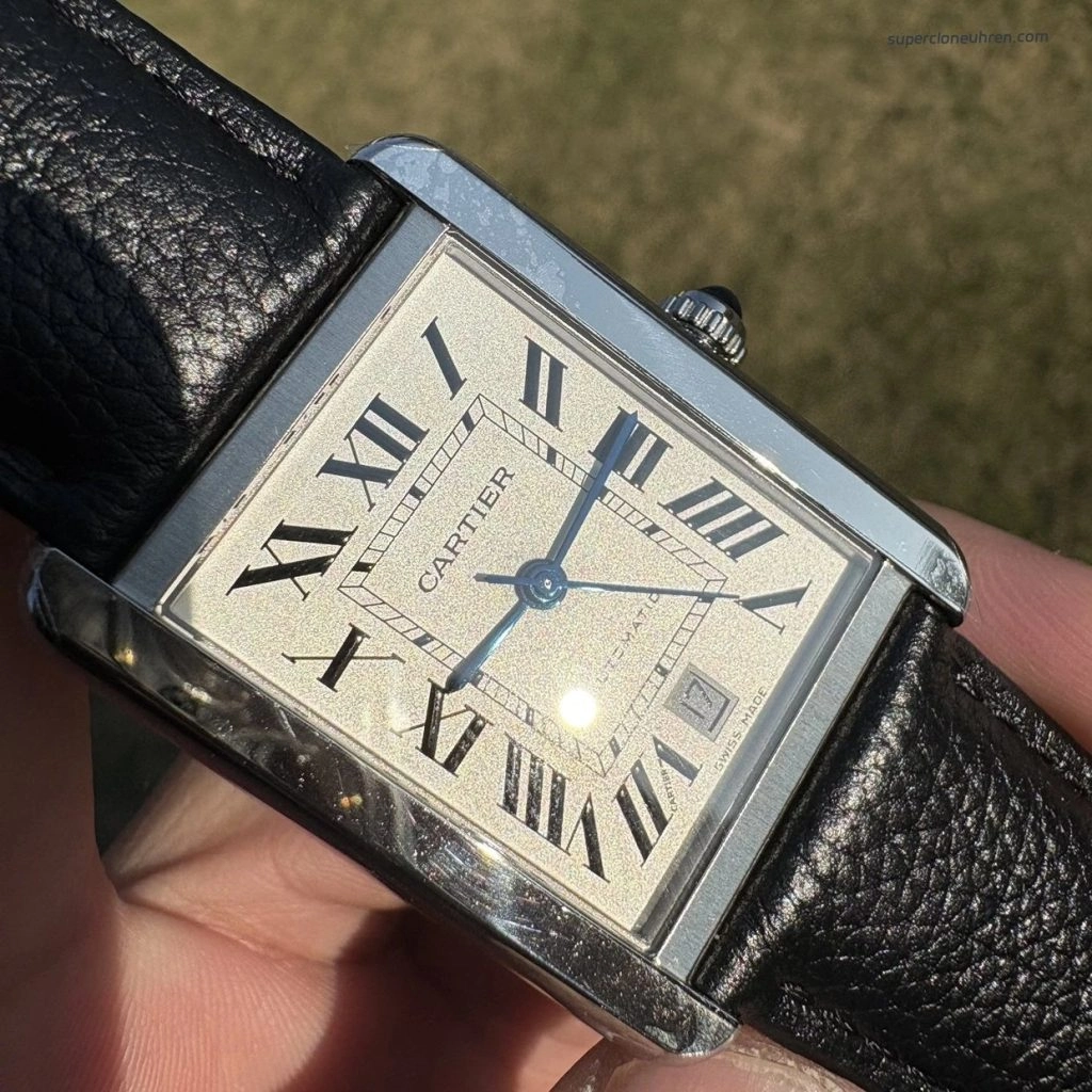 Super Clone Cartier Tank Solo WSTA0029 silbernes Gehäuse mit schwarzem Lederband 27×34 mm
