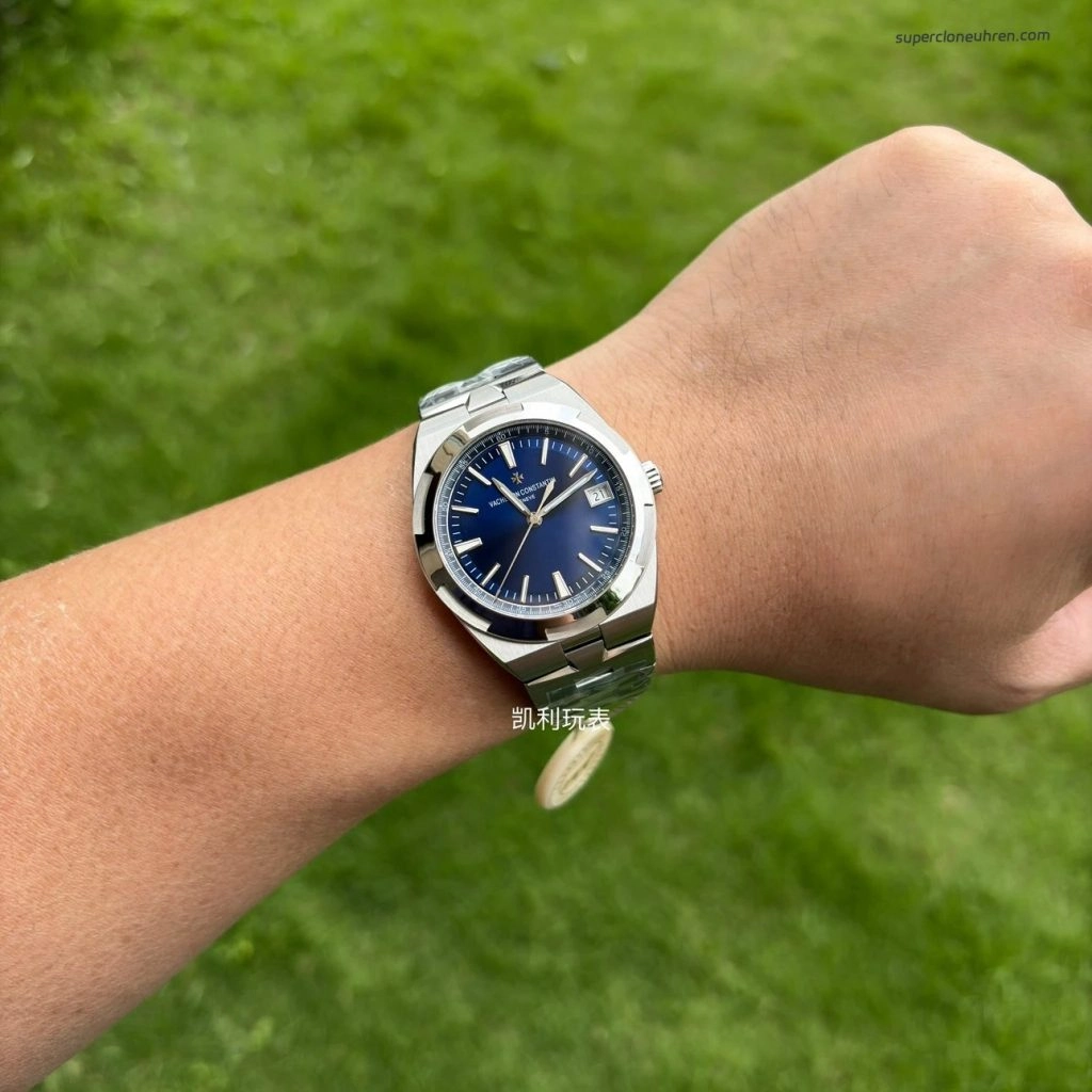 1:1 Super Clone Uhr Vacheron Constantin Overseas 4500V/110A-B128 blaues Zifferblatt Edelstahl 41 mm