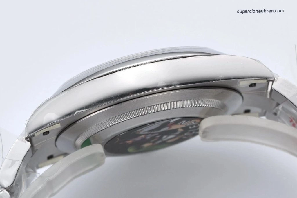 Super Clone Rolex Oyster Perpetual m124300-0007 mit rotem Zifferblatt und Edelstahlband 41mm