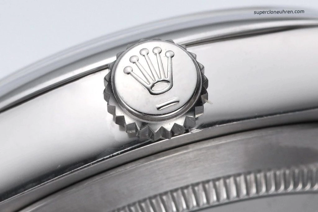 Super Clone Rolex Oyster Perpetual m124300-0007 mit rotem Zifferblatt und Edelstahlband 41mm