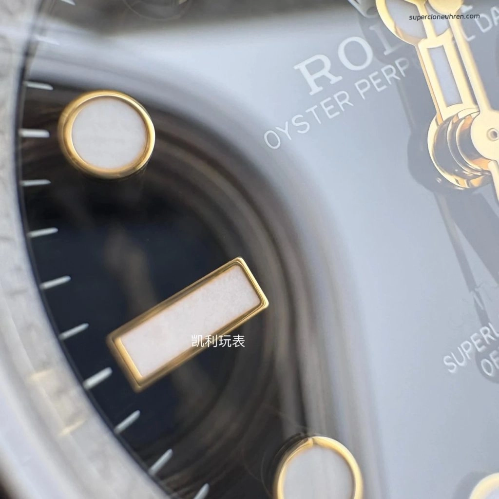 Premium Replica Uhr Rolex GMT-Master II 116713-LN-78203 Bicolor mit grünem GMT-Zeiger 40 mm