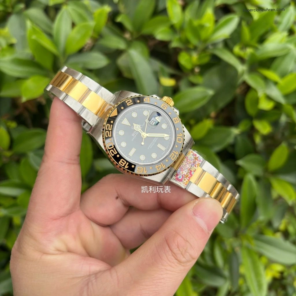 Premium Replica Uhr Rolex GMT-Master II 116713-LN-78203 Bicolor mit grünem GMT-Zeiger 40 mm